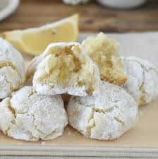 I dolci siciliani pennisi sono un'esperienza di gusto che porta all'ombra dell'etna, dove i fiori di mandorlo danzano delicati al vento, dove i pistacchieti si arrampicano forti sulla pietra. Vendita Paste Di Mandorla Siciliane Al Limone Az Scollo