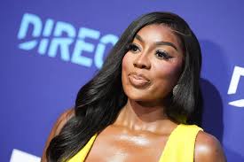 Yellowstone': Kelly Reilly Says Playing Beth Dutton Is Like 'Going Into  Battle'