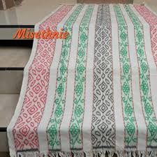 Sejarah singkat tenun troso desa troso kecamatan pecangaan kabupaten jepara adalah merupakan sentra kerajinan tenun ikat dan merupakan produk unggulan dari kabupaten jepara setelah industri mebel. Kain Tenun Dg Motif Chic Dan Warna Pastel Premium Free Pouch Shopee Indonesia