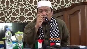 Yahya waloni diusir jemaah, yahya waloni diusir saat ceramah, yahya waloni keluar, yahya ustadz yahya waloni ditangkap polisi berita ini saya dapatkan dimedia lainnya ia ditangkap atas. Panas Ustadz Yahya Waloni Tantang Ali Mochtar Ngabalin Duel Sampai Mati Bentengsumbar Com