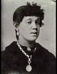 Am very interested in contacting any Stanton people. Am working