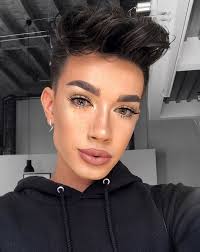 James charles' appearance on saturday at the bullring saw 8,000 fans turnout and part of the area brought to a standstill. 20 James Charles Bilden 2021 James Charles Make Up Braut Charles James