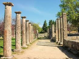 Olympia, officially archaia olympia, is a small town in elis on the peloponnese peninsula in greece, famous for the nearby archaeological si. Yp Politismoy Lipo8ymies Sthn Arxaia Olympia Sofokleousin