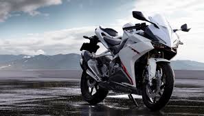Cbr takes a mainstream approach to the geek culture. Honda Cbr 250rr Pearl Glare White Colour Introduced In Japan
