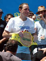 Joey chestnut lifts the trophy at the 2012 world poutine eating championship in toronto, ontario on march 17, 2012, chestnut set a new world record by eating 20 zero point five pounds (0.23 kg) corned beef sandwiches in ten minutes at the annual toojay's corned beef eating competition in palm beach gardens, florida. Joey Chestnut Wikipedia