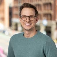 Brenda Hamill's Instagram, Twitter & Facebook