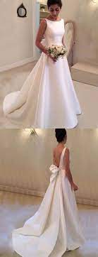 Gepimpt (volt.deelw.) opknappen, opleuken voorbeeld: Schlicht Lang Ruckenfrei Gericht Schleppe A Linie Satin Weiss Brautkleid Hochzeitskleid Mit Schleife Brautkleid Schlicht Brautkleid Satin Kleider Hochzeit