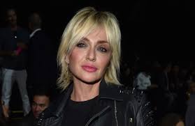 Il caschetto sbarazzino funzionò e meg ryan sfoggiò un taglio di capelli corti anche in . La Verita E Che Quei Capelli Stanno Bene Solo A Loro Rolling Stone Italia