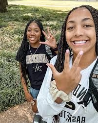 BAILEY GILMORE (@_baileygilmore)