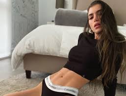 5 Qualified And Sexy Gym Instructors You Can Follow At Home | Heretix360