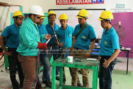 Abm diperbadankan dengan nama akademi binaan malaysia (utara) sdn bhd merupakan syarikat milik kerajaan (glc) di bawah akta syarikat 1965, yang terdapat 5 lagi abm diseluruh malaysia ditubuhkan mengikut wilayah iaitu abm timur (terengganu), abm tengah (kl), abm selatan (johor). Permohonan Kursus Secara Online Akademi Binaan Malaysia Utara