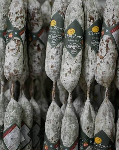 🥇 El mejor salame del país, consagrado por la excelencia. Una obra maestra de la charcutería, reconocida por su sabor profundo, equilibrio perfecto y nobleza artesanal. ✨ Distinción, tradición y calidad en