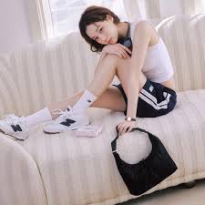 New Balance Korea - 글로시 태슬 미니 호보백