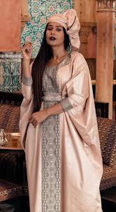 Voir plus d'idées sur le thème model bazin femme, mode africaine robe african dresses styles 2019 : Pin By Adia Aissatou Samb On Tuniques Robes Africaines W Short African Dresses African Dress African Fashion