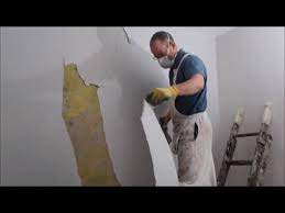 How To Strip Woodchip Wallpaper Off Ceilings And Walls Youtube