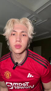 Dylan Travers's Instagram, Twitter & Facebook