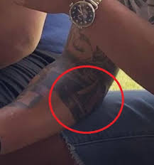 In memory of dak's ankle sticker. Dak Prescotts 15 Tattoos Und Ihre Bedeutung Promi Tattoos