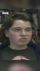 Roedd agwedd lot fawr o'r staff yn warthus... ai dyma'r bobl sydd fod i  edrych ar ein holau?" Bu'n rhaid i Ian Cottrell aros 40 awr mewn adran  frys...