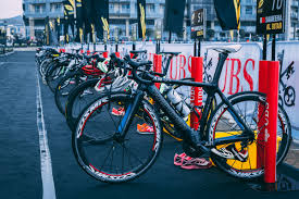 Super league triathlon brought racing back with the first major professional swim, bike and run of 2020 and a trailblazing new concept. Superleague Triathlon 2017 Pro Women Andy Ellis Photography