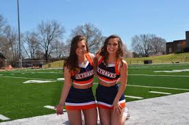 Cheerleading Twins Pose College Senior Photo Cheerleading Pictures Cute Cheer Pictures Twins Posing