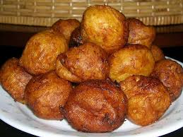 Cucur kembung manis rangup di luar, lembut di dalam senang sangat cara untuk membuatnya. Pelbagai Resepi Cucur Simple Suri