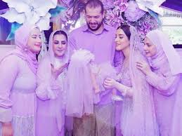 Tasya farasya dikenal sebagai youtuber yang kerap melakukan ulasan terhadap produk makeup. Serba Ungu Ini Potret Tasya Farasya Dan Keluarga Kecilnya Yang Lakukan Aqiqah Untuk Sang Putri Diadona Id