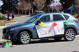 Traditionally guests also bring a gift from the bride's wedding registry to the shower to help the bride establish her new married life. Drive Through Bridal Shower A Way To Improvise During Covid 19 Victoria News