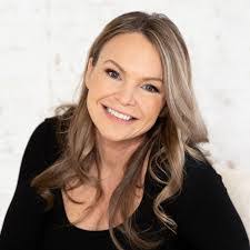 Danielle Connelly's Instagram, Twitter & Facebook