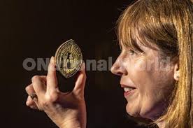 39438994-12 May 2022. . . . . . . . Dr Helen Rawson, Head of heritage and  participation officer with the seal matrix of the Vicars Choral of York ...