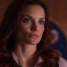 Death in Paradise fans divided as former detective reprises role in  spin-off with female lead