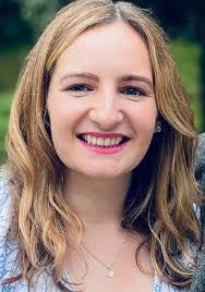 Leanne Lindsay's Instagram, Twitter & Facebook