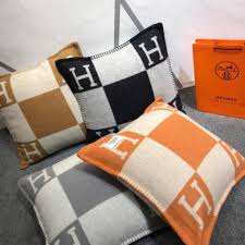 Voor oa loungesets, banken, caravans & boten. Hermes Kussens Afmeting 55x55 60 Designer Pillows Nl Facebook
