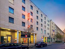 Vznikli v roce 1994 a první období jejich existence trvalo do roku 2006, kdy se muzikanti rozešli za svými dalšími projekty. Hotel In Prague Ibis Praha Wenceslas Square All