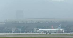 Menurut laporan seramai 28 orang penumpang terpaksa berjalan dalam air untuk menaiki penerbangan ke lapangan terbang subang. Jerebu Belum Masa Tutup Airport