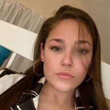 bryn lewis (@brynle24)