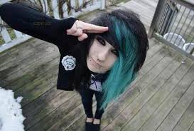 Girls with dark hair look much cuter. Pin By Samantha Stealsyourskittles On Emos Emo Scene Hair Scene Hair Hair Styles