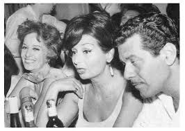 Los 94 Años de JULIA SANDOVAL ¡Grandes de la Escena Nacional desea Salud y  Felicidad a esta destacada y querida artista, referente del Teatro, el Cine  y la Televisión Argentina, quien HOY