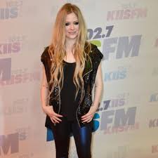 That's what i get for sk8ing in my slippers. Avril Lavigne Starportrat News Bilder Gala De