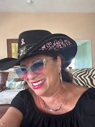 Anna Barba's Instagram, Twitter & Facebook