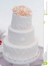 Flowers have become an integral part in every wedding around the world. Vise Od Svega Tesko Zadovoljiti Hodocasnik Cakes With Flowers On Top Goldstandardsounds Com
