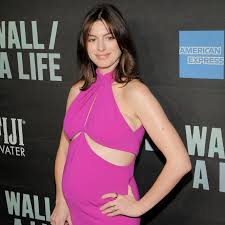 She is of mostly irish descent, along with english, german, and french. Anne Hathaway Shows Off French Girl Hair And A Growing Baby Bump Vogue