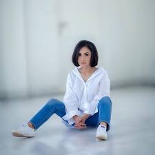 Facebook gives people the power. Yuni Shara Fanpage Reviews Facebook