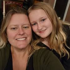 Kellie Power's Instagram, Twitter & Facebook