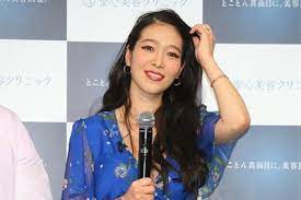 草刈正雄の娘紅蘭がdv被害で事実婚の夫rykeyと離婚へ lab coat