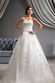 Hochzeitskleider mit schleppe sind schon seit jahrzehnten gang und gebe in der europäischen gesellschaft. Tragerlose Brautkleider Gunstig Online Kaufen Bei Mekleid De