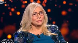 Mara venier ha dedicato delle parole speciali a sua figlia elisabetta e. Mara Venier Nella Bufera Si Mobilitano I Sostenitori Della Zia Io Sto Con Mara