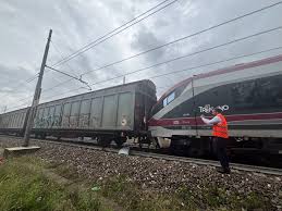 Incidente ferroviario, circolazione sospesa tra Mezzocorona e Trento:  ritardi e treni cancellati