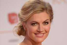 Nina Bott: Akupunktur könnte Wehen bei ihr auslösen