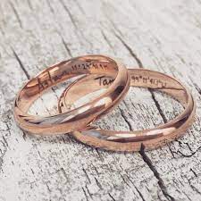 Love The Idea Of Matching Wedding Engraved Wedding Bands Find A Wedding Band That Matches Your Style Perhiasan Pernikahan Cincin Perkawinan Cincin Tunangan