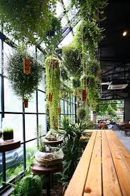 Idees De Decoration Pour Un Restaurant Restaurant Designdecoration Inspiration Restaurant Architecture Jardin D Hiver Jardin Interieur Jardinage Interieur